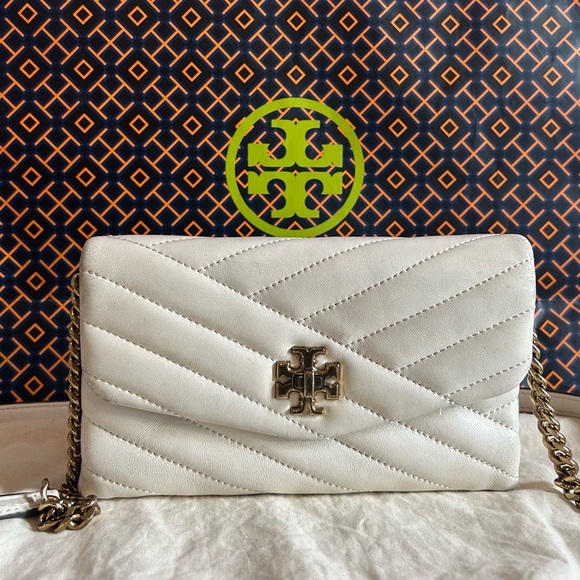 Tory Burch Handbags - Tory Burch Chevron Kira crossbody